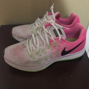 Nike run Pegasus tennies 9.5